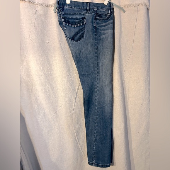 Denim - White House/ Black Market, jeans “Share Joy” , size : nor4 R , color: blue.
